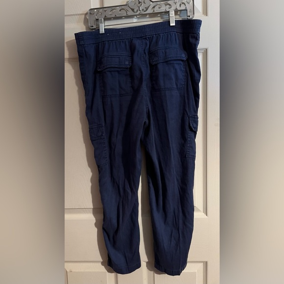 Chico’s size 2 (12) petite crop, cargo pants, linen blend, blue - Picture 2 of 9